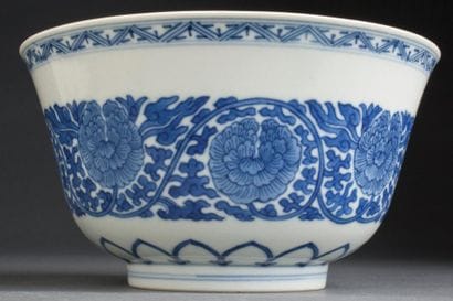 BOL EN PORCELAINE «BLEU ET BLANC» À DÉCOR...