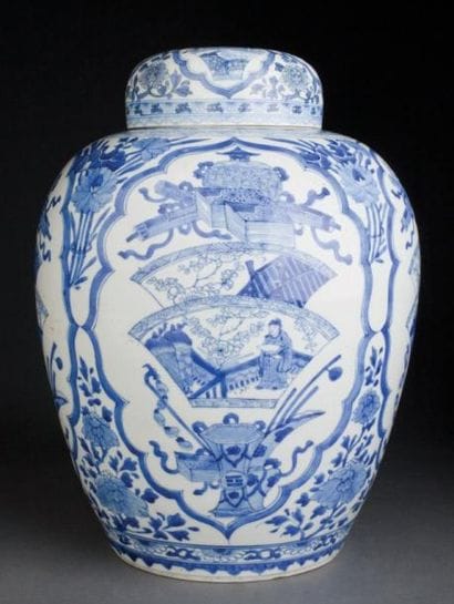 JARRE À GINGEMBRE ET SON COUVERCLE EN PORCELAINE...