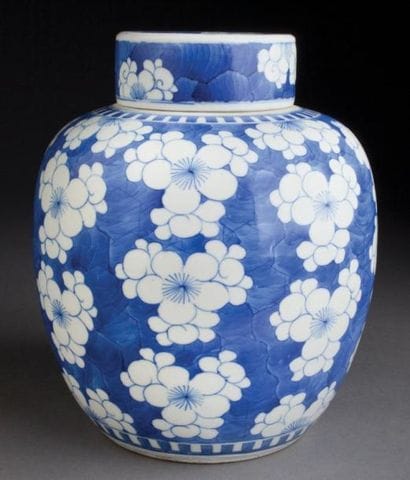 JARRE À GINGEMBRE ET SON COUVERCLE EN PORCELAINE...
