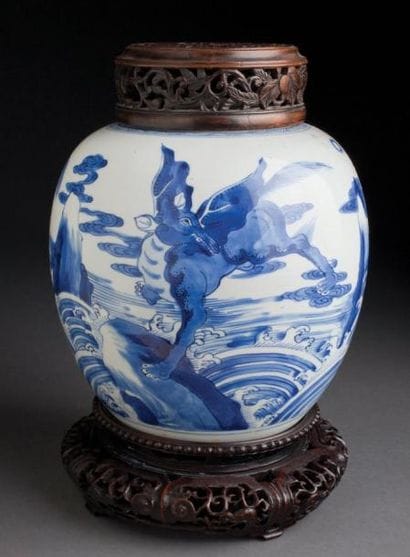 JARRE À GINGEMBRE EN PORCELAINE BLEU ET AUX...