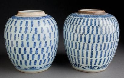 PAIRE DE JARRES À GINGEMBRE EN PORCELAINE...