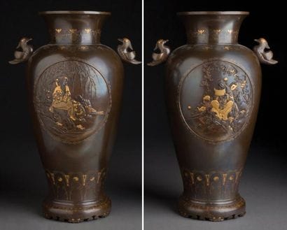 PAIRE DE VASES DE PRÉSENTATION EN BRONZE...
