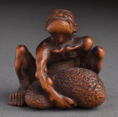 NETSUKÉ EN BOIS SCULPTÉ REPRÉSENTANT UN YOKAI...