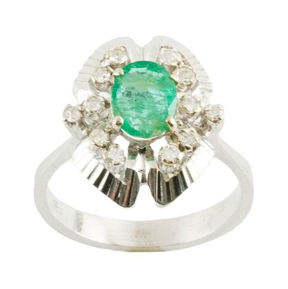 18K, EMERALD, DIAMONDS
18K white gold ring...