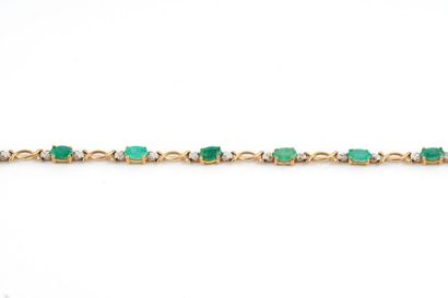 14K GOLD, EMERALDS, DIAMOND
10K gold bracelet...