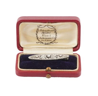 14K GOLD, DIAMONDS
Antique brooch in 14K...