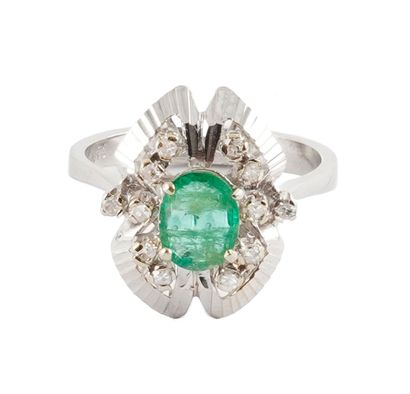 18K, EMERALD, DIAMONDS
18K white gold ring...