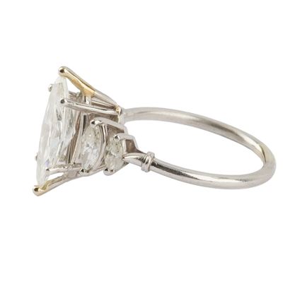PLATINUM, DIAMONDS
Platinum ring set with...