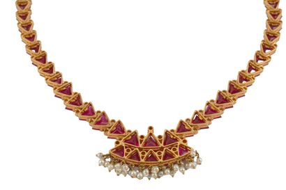 20K GOLD, RUBIES
Necklace in 20K yellow gold...