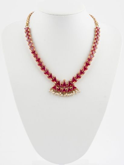 20K GOLD, RUBIES
Necklace in 20K yellow gold...