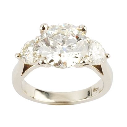 18K GOLD, DIAMONDS
18K white gold ring set...