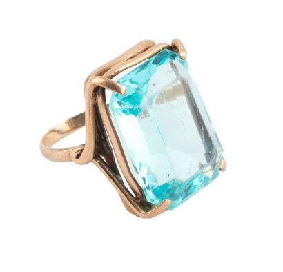 10K GOLD
10K yellow gold ring set with a...