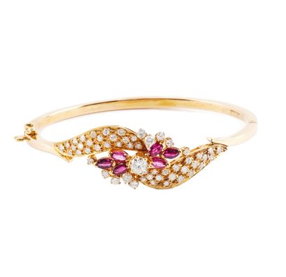 18K GOLD, RUBIES, DIAMONDS
18K yellow gold...