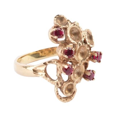10K GOLD
10K yellow gold ring set with red...