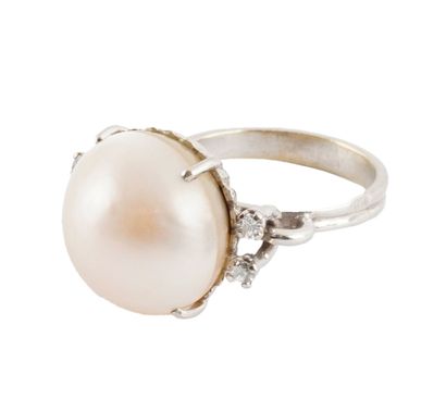 12K GOLD, PEARL MABE
12K white gold ring...