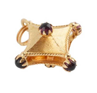 18K GOLD 
18K yellow gold pendant set with...