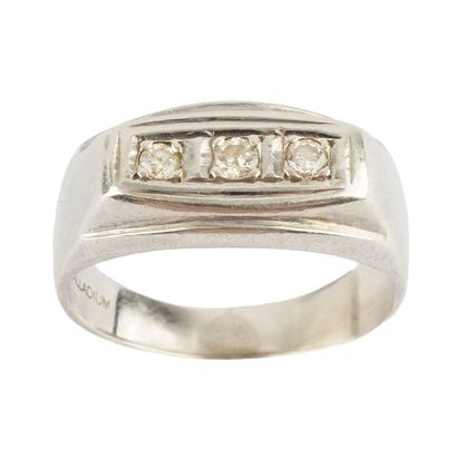 PALLADIUM 
Ring set with 3 diamonds, clarity:...