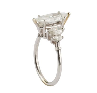 PLATINUM, DIAMONDS
Platinum ring set with...
