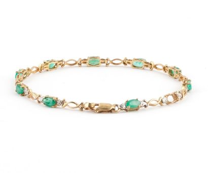 14K GOLD, EMERALDS, DIAMOND
10K gold bracelet...