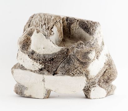 INUIT SCHOOL 20th C.
Face
Whale bone
H: 30,5cm...
