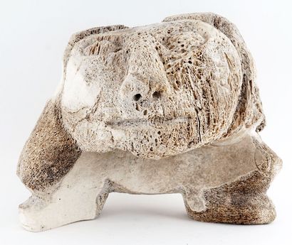 INUIT SCHOOL 20th C.
Face
Whale bone
H: 30,5cm...