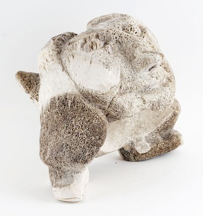 INUIT SCHOOL 20th C.
Face
Whale bone
H: 30,5cm...