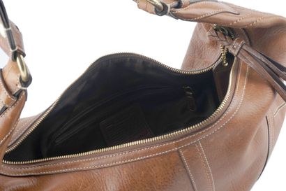 COACH
Sac Coach en cuir marron, une anse...