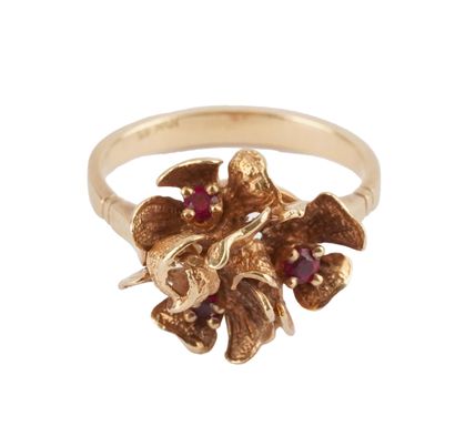 OR 10K / 10K GOLD
Bague en or jaune 10K stylisant...