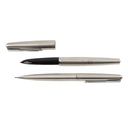 PARKER
Stylo à plume et stylo à mine Parker.
Boite...