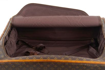 LOUIS VUITTON
Valise Louis Vuitton en toile...