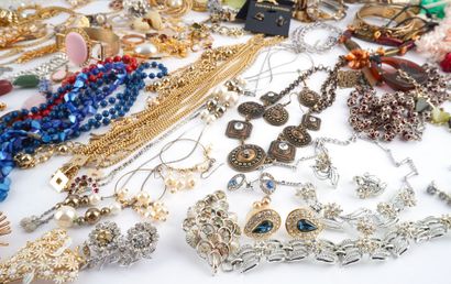 FANTAISIE / COSTUME
Lot de bijoux fantaisie...