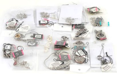 PARURES PLAQUÉS ARGENT, OR 
Lot comprenant...