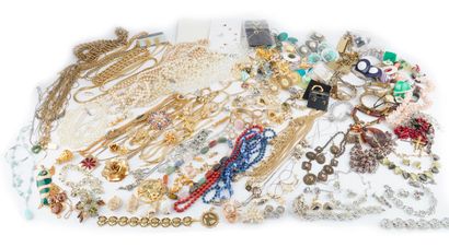 FANTAISIE / COSTUME
Lot de bijoux fantaisie...