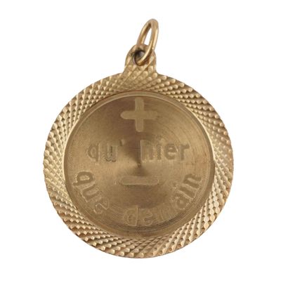 OR 10K / 10K GOLD
Pendentif rond en or jaune...