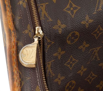 LOUIS VUITTON
Valise Louis Vuitton en toile...