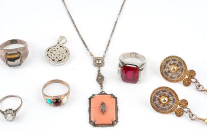 ARGENT / SILVER
Lot de bijoux divers en argent...