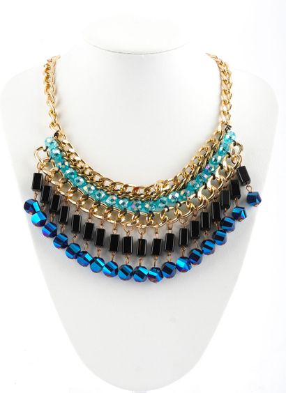 COLLIER
Collier draperie en métal doré serti...