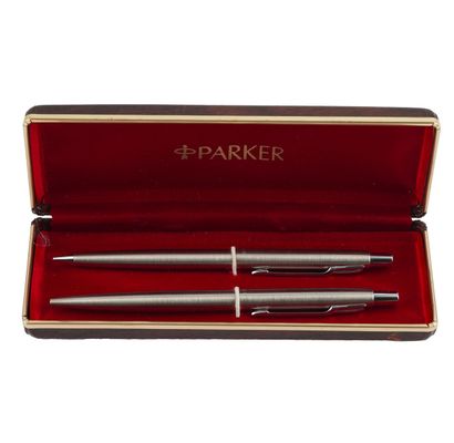 PARKER
Stylo à bille et stylo à mine Parker.
Boite...