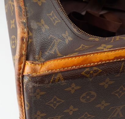 LOUIS VUITTON
Valise Louis Vuitton en toile...