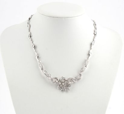14K GOLD, DIAMONDS
Openwork necklace in 14K...