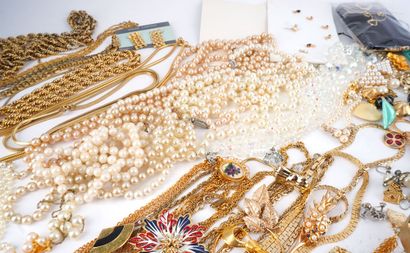 FANTAISIE / COSTUME
Lot de bijoux fantaisie...
