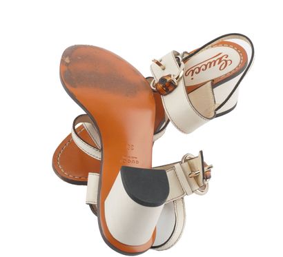 GUCCI
Sandale Gucci en cuir beige.
Taille:...