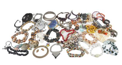 FANTAISIE / COSTUME
Lot important de bijoux...