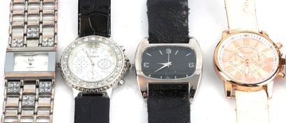 MONTRES / WATCHES
Lot comprenant plusieurs...