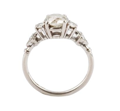 PLATINUM, 1.0CT DIAMOND
Platinum ring set...