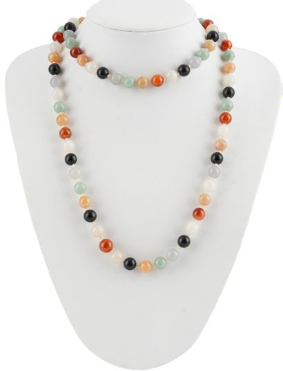 AGATE
Collier copmosé de billes d'agates...