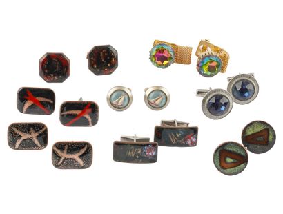BOUTONS DE MANCHETTES
Lot de divers boutons...