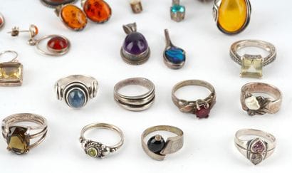 ARGENT / SILVER
Lot de bijoux en argent comprenant...