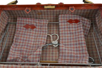 MAJESTIC
Valise Majestic en cuir marron,...