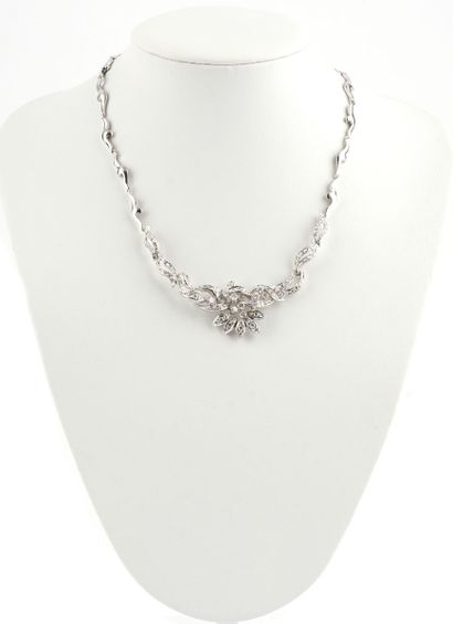 14K GOLD, DIAMONDS
Openwork necklace in 14K...